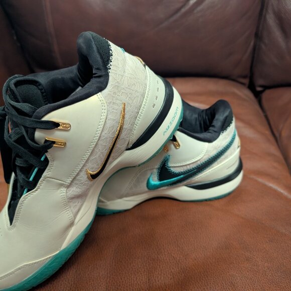 Lebron LFC sz 10 - Picture 5 of 7